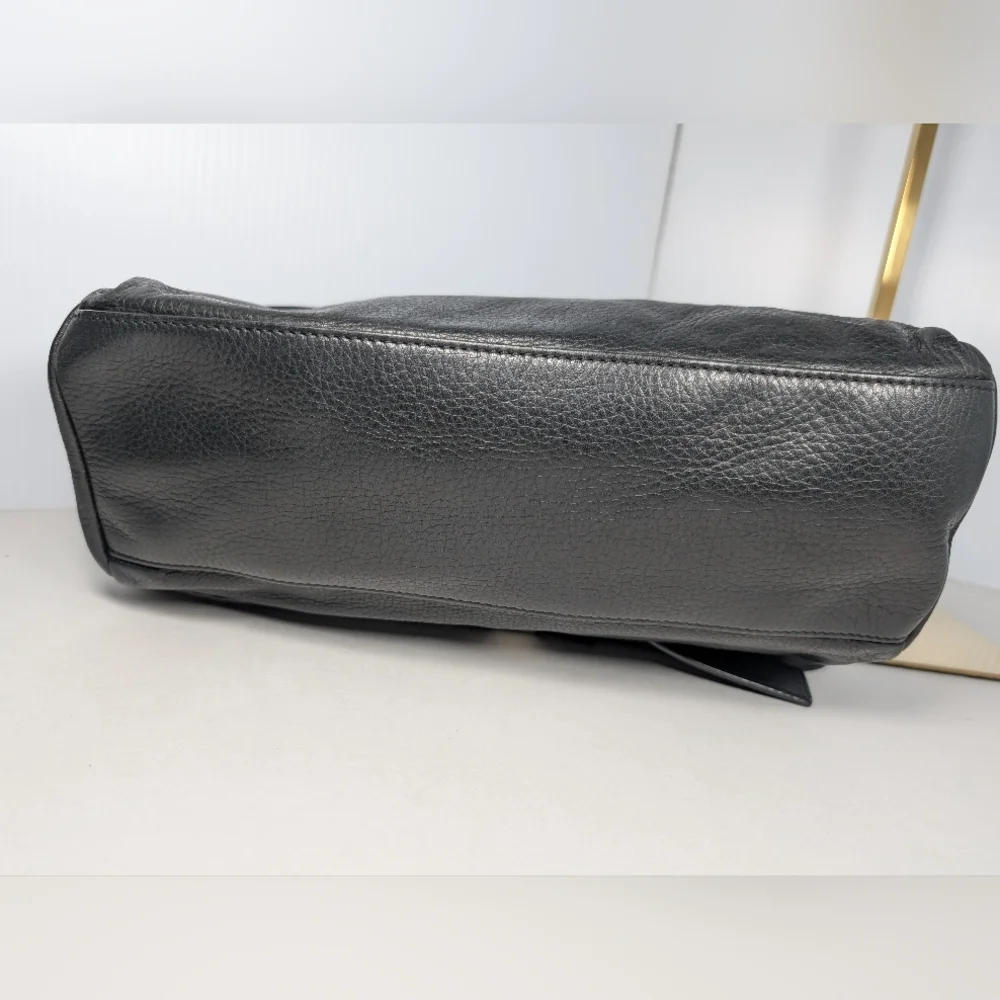 GivenchyBlack Leather Pandora Pure Medium Handbag